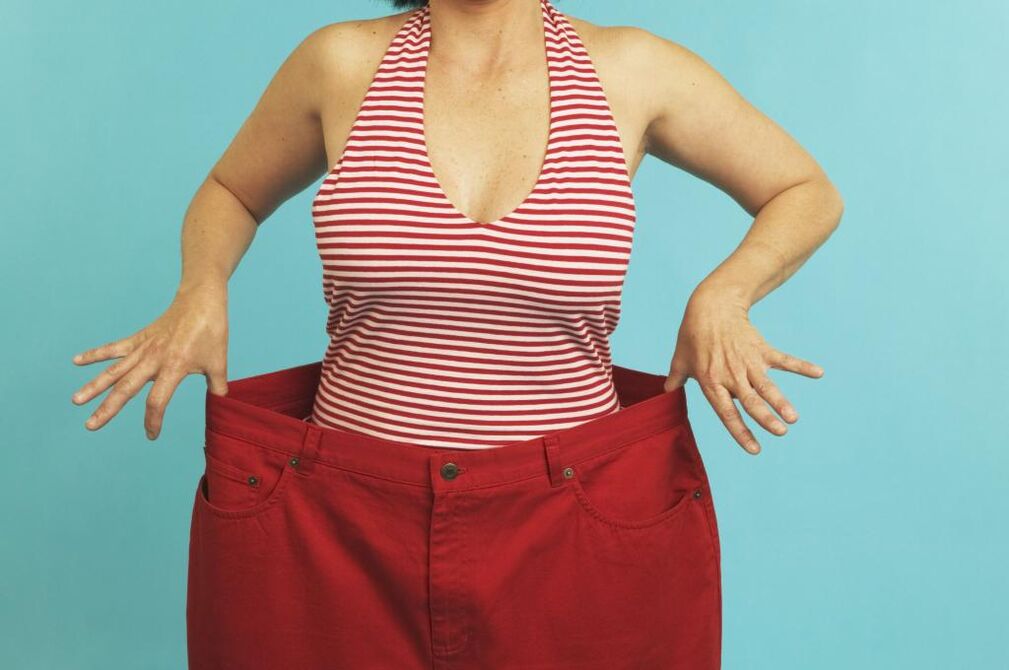 Όταν χάνετε βάρος με χημική δίαιτα, τα παλιά σας ρούχα γίνονται πολύ μεγάλα
